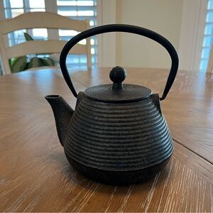 Cast Iron Black Teapot Ridged Beehive Ripple Tea Pot